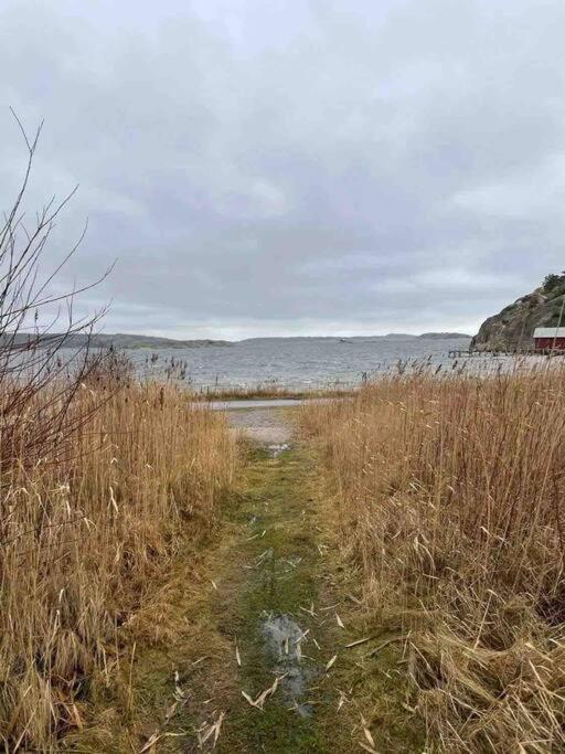 Ny Laegenhet Pa Markplan Med Havsutsikt Stromstad Exterior photo